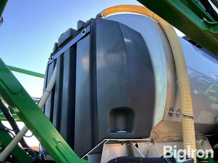 2021-john-deere-r4038-image-17