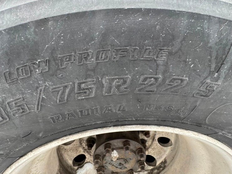 2018-mack-cxu613-day-cab-image-23