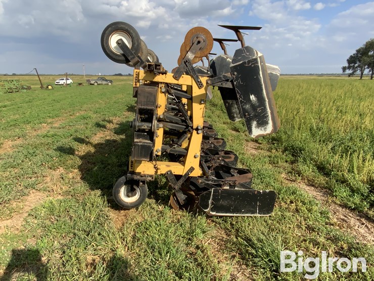 landoll-8r36-folding-cultivator-image-8