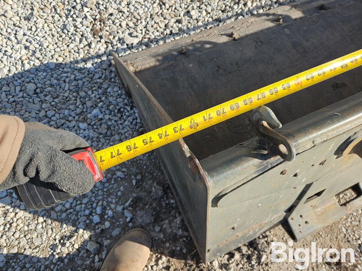 bobcat-74lp-skid-steer-bucket-image-15