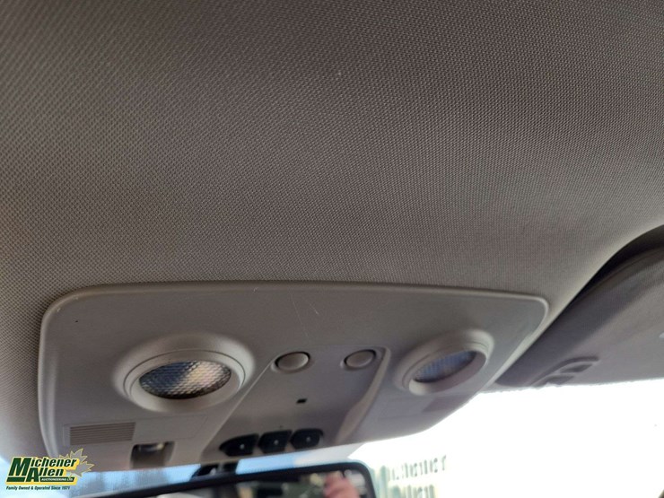 2011-chevrolet-traverse-image-16