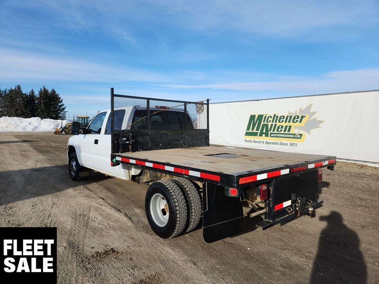 2006-gmc-sierra-3500-image-3