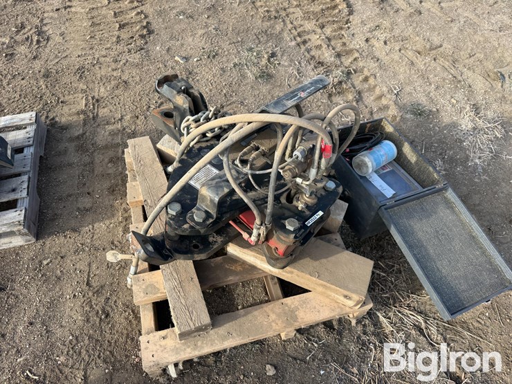 pro-trakker-hydraulic-guidance-hitch-image-7