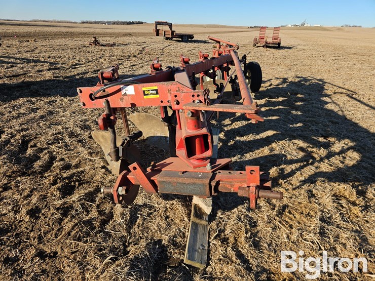 international-720-image-12