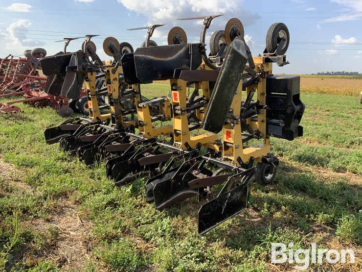 landoll-8r36-folding-cultivator-image-5