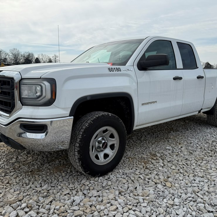 #2839 • 2017 GMC Sierra 4x4 Pickup Truck