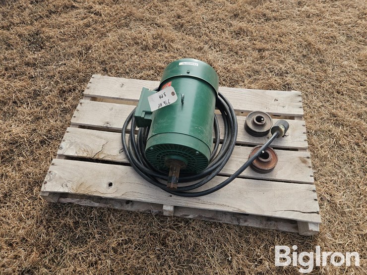 dayton-7.5-hp-3-phase-electric-motor-image-6