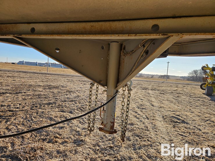 2009-wilson-livestock-trailer-image-10