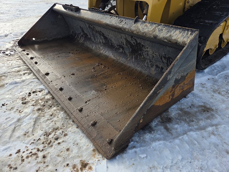 2021-caterpillar-299d3-image-10