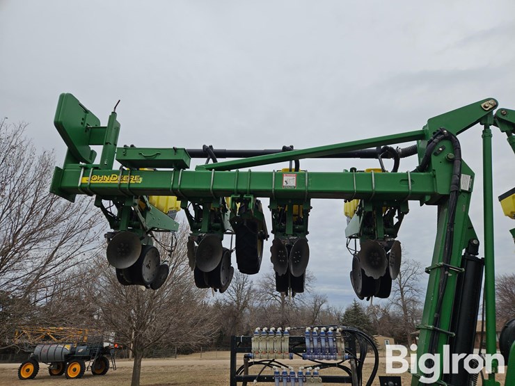 2005-john-deere-1720-image-13