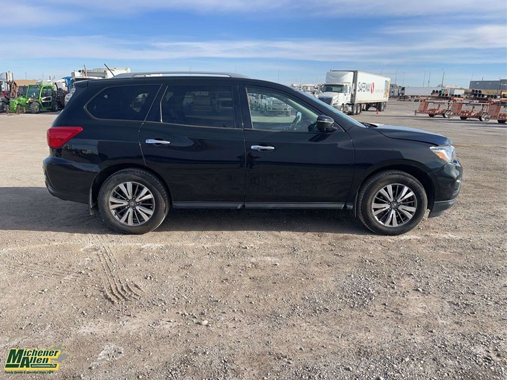 2017-nissan-pathfinder-image-8