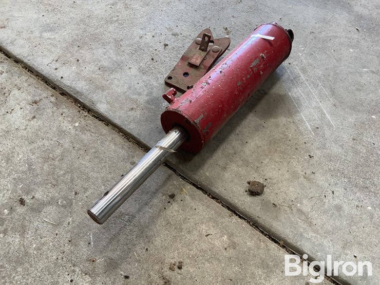 knuse-silage-wagon-cylinder-&-latch-image-5