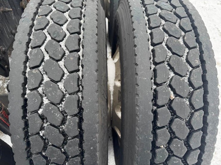 2018-mack-cxu613-day-cab-image-17