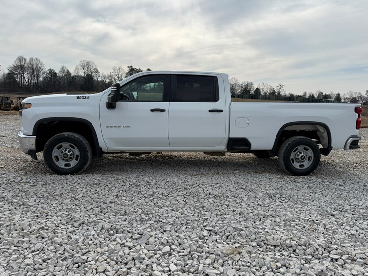 2022-chevrolet-silverado-2500-image-2