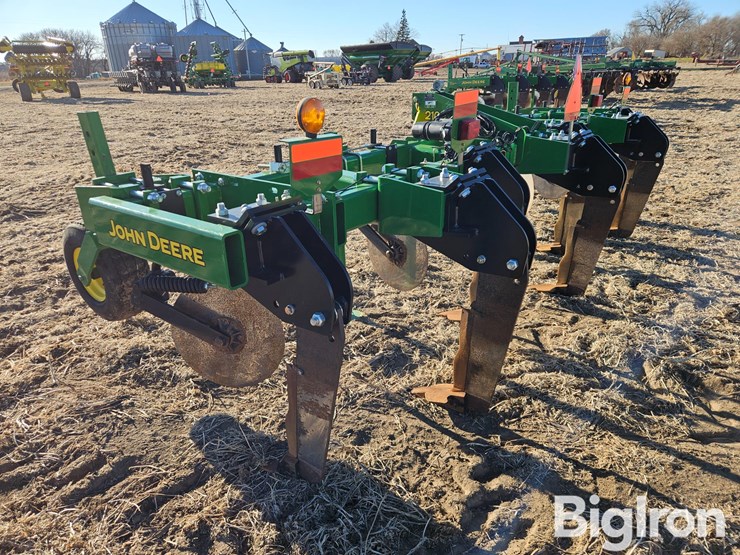 2016-john-deere-2100-image-7