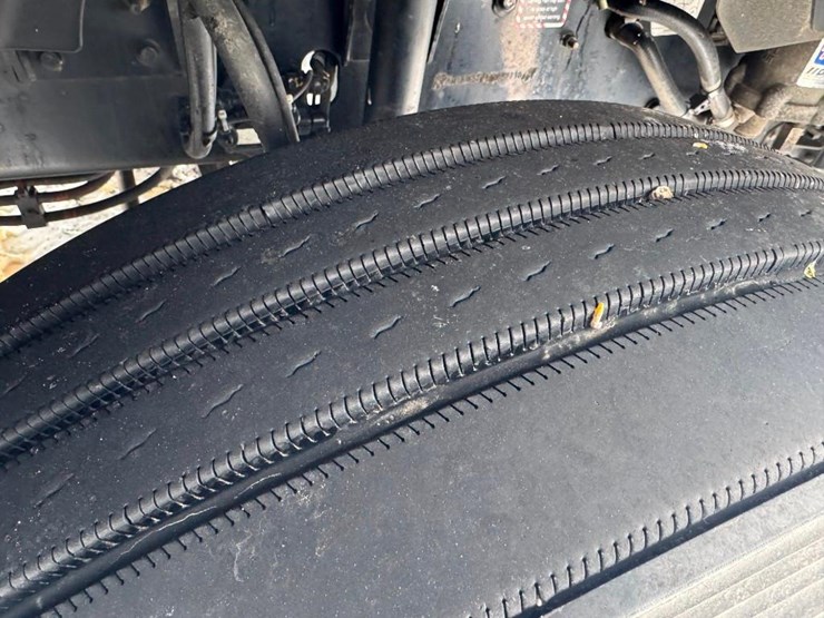 2018-mack-cxu613-day-cab-image-23