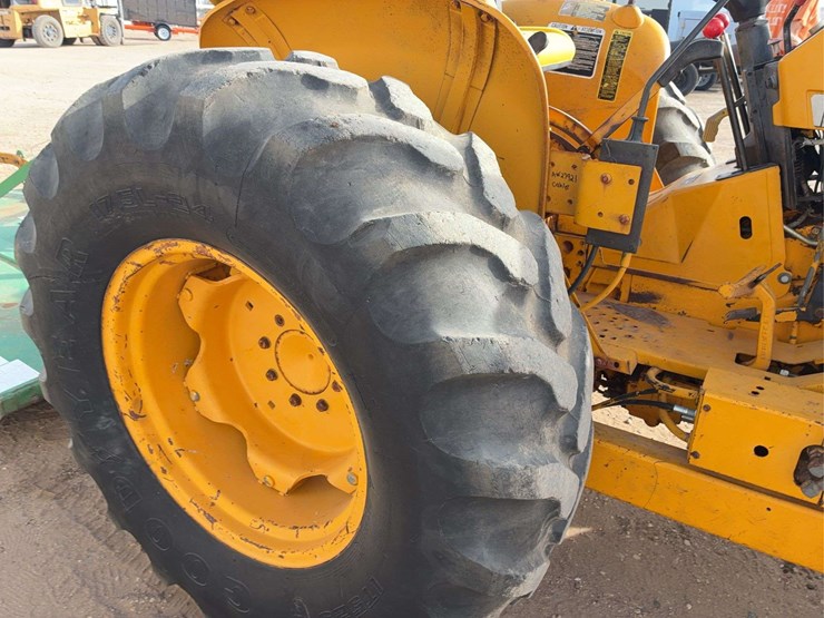 john-deere-2155-image-32