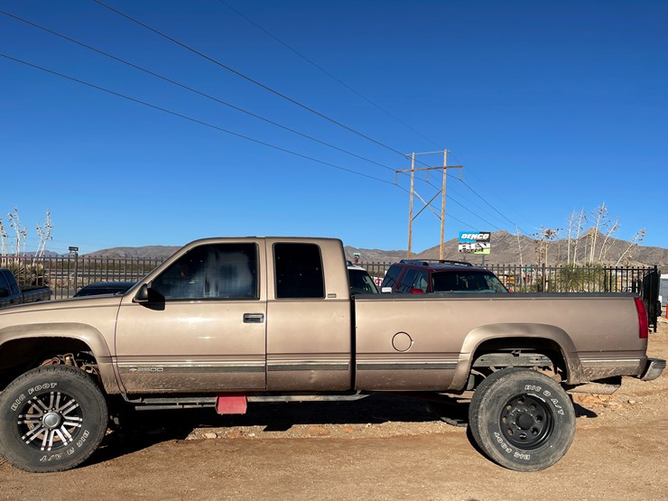 1997-chevrolet-k2500-image-1