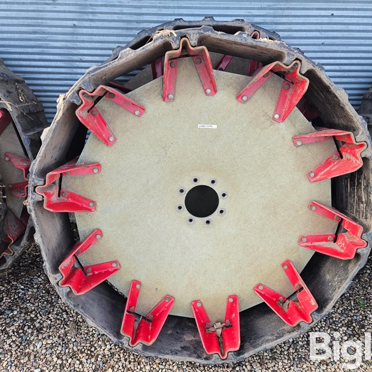 Lindsay NFTRAX Airless Pivot Tires