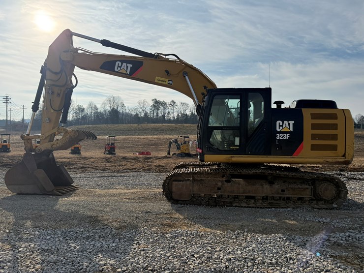 caterpillar-323fl-image-2