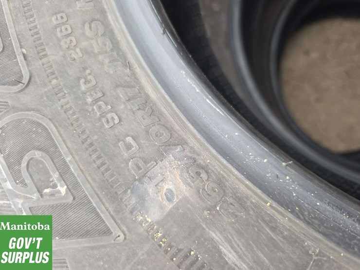 set-of-4-bridgestone-dueler-a/t-265/70/17-image-3