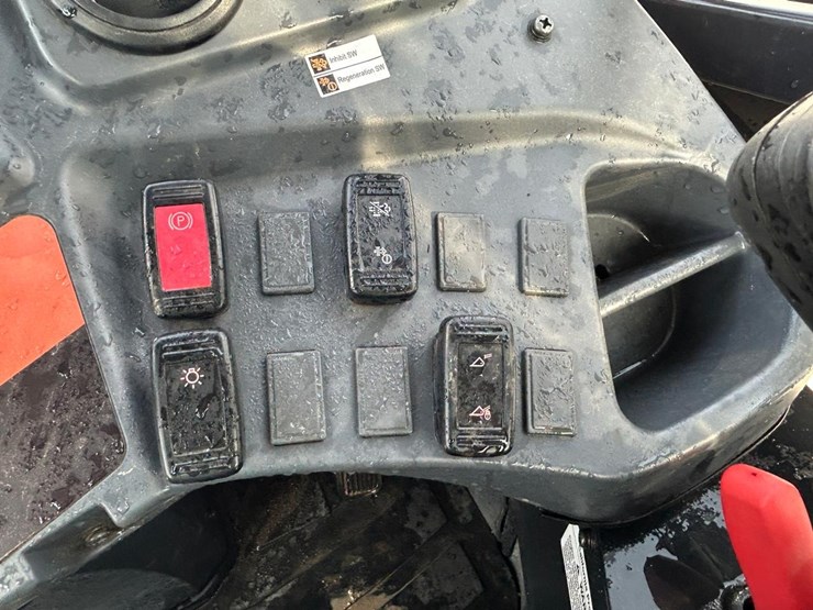 2021-kubota-r530-image-19