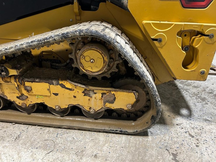 2020-caterpillar-259d3-image-48