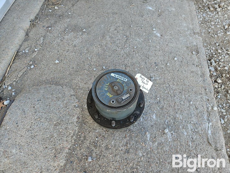 hagie-self-propelled-sprayer-hub-image-3