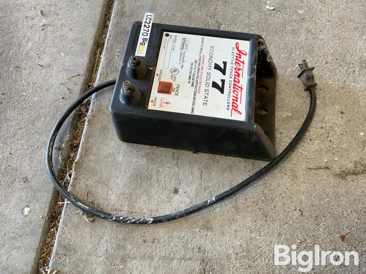international-77-b-electric-fence-controller-image-8