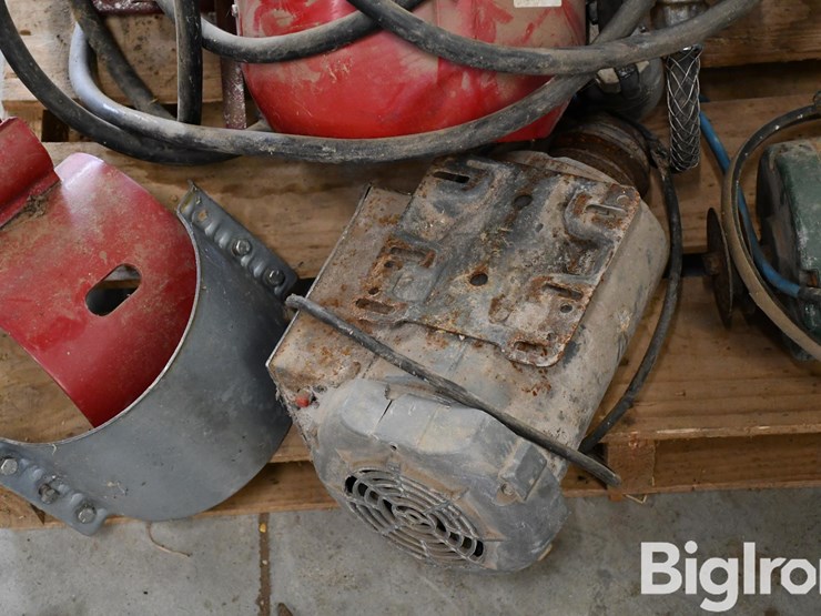 pallet-of-farm-support-image-10