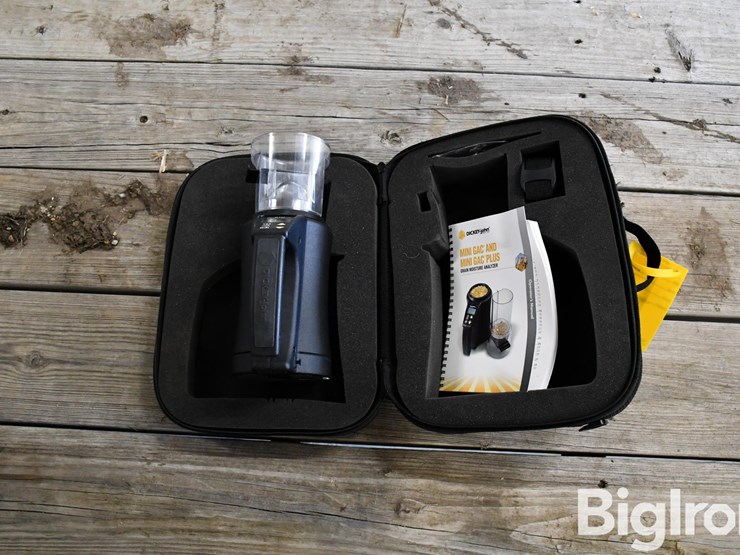 dickey-john-mini-gac-plus-moister-tester-image-2