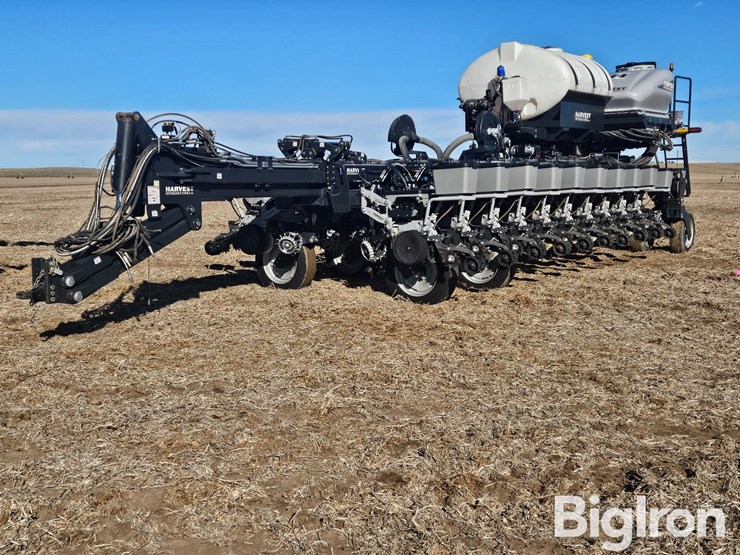 2023-harvest-international-24r30-high-speed-precision-ccs-planter-image-1