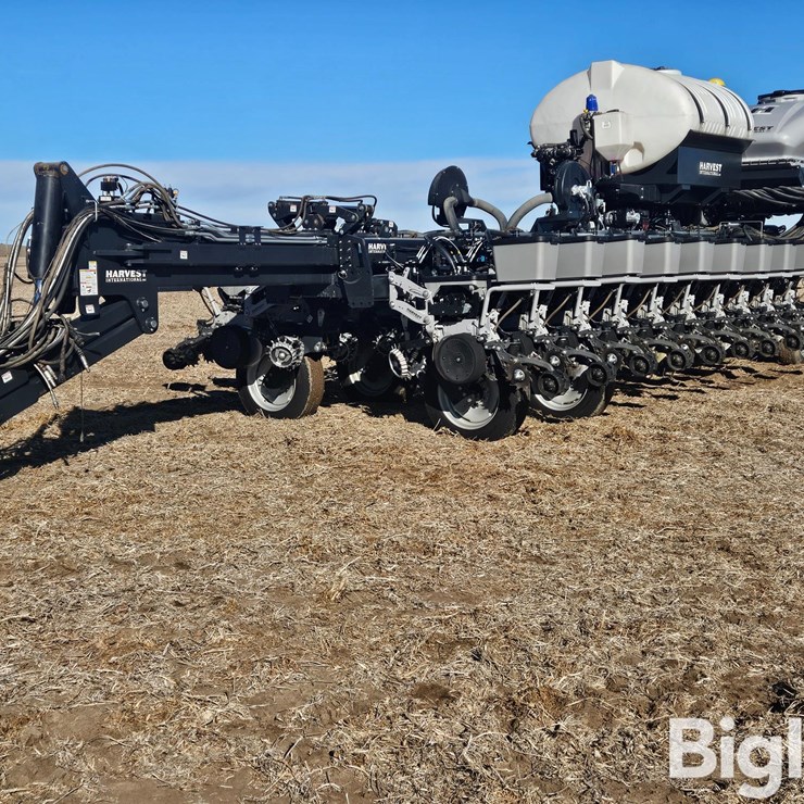 2023 Harvest International 24R30 High Speed Precision CCS Planter