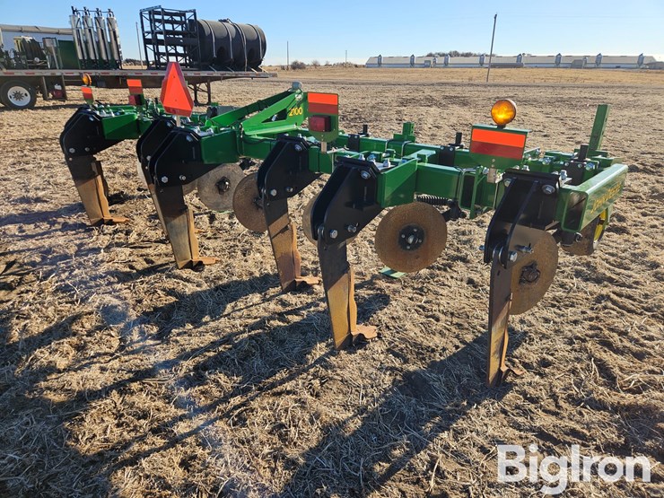 2016-john-deere-2100-image-5