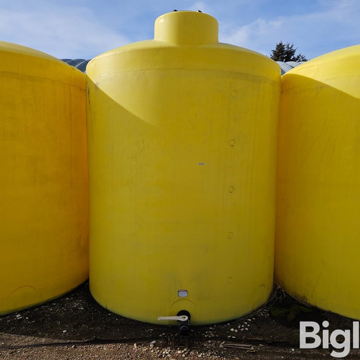 3000-Gallon Vertical Poly Holding Tank