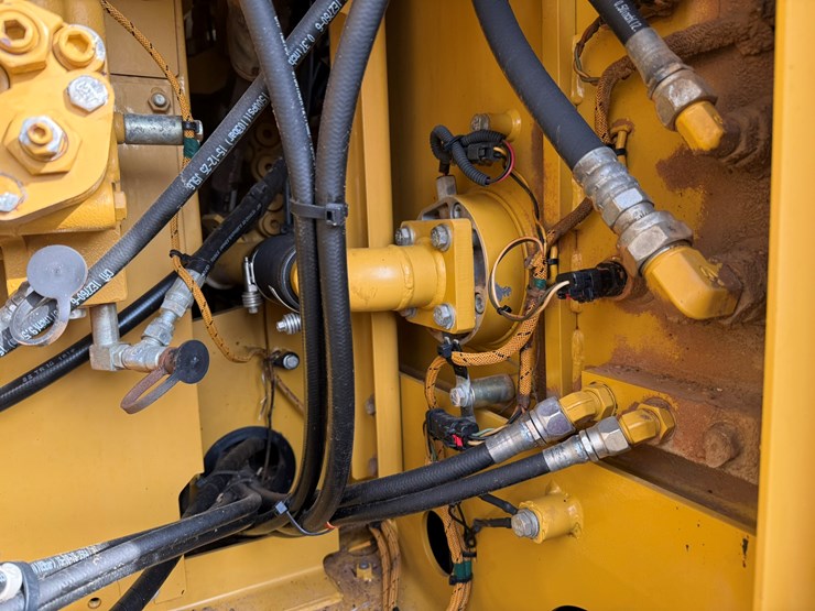 caterpillar-323fl-image-47