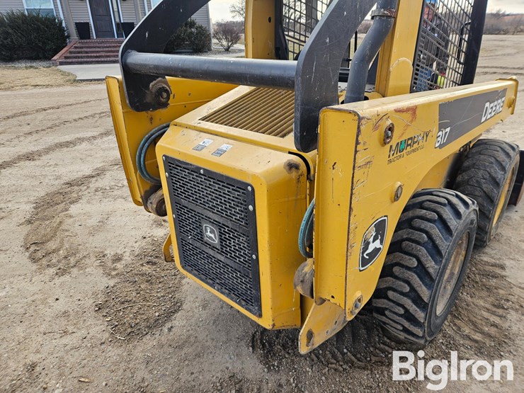 john-deere-317-image-19