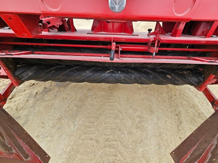 new-holland-h7450-image-25