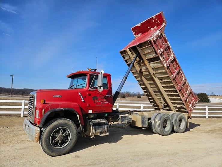 1989-ford-l9000-image-9