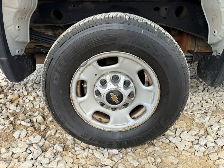 2022-chevrolet-silverado-2500-image-41