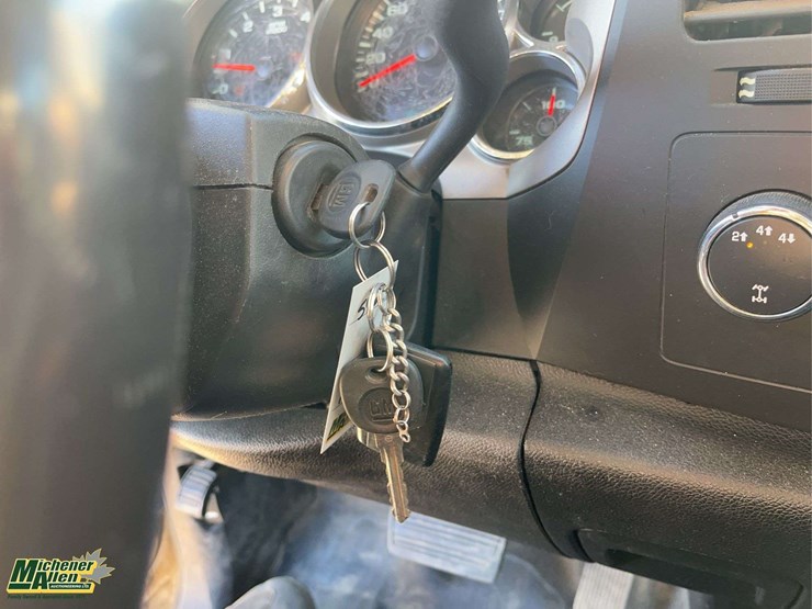 2012-chevrolet-silverado-2500hd-image-17