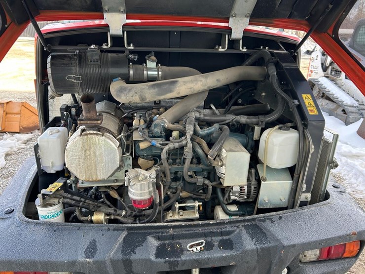 2021-kubota-r530-image-24