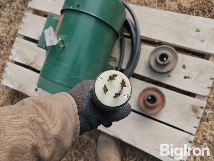 dayton-7.5-hp-3-phase-electric-motor-image-7