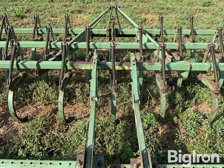 john-deere-12-image-15