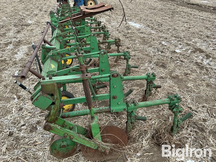 john-deere-cultivator-image-16