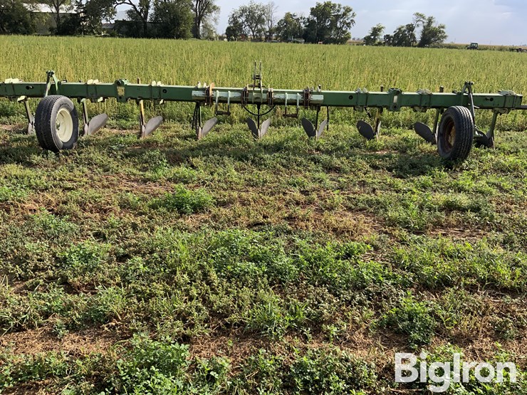 8r36-duckbill-hiller-on-john-deere-toolbar-image-2