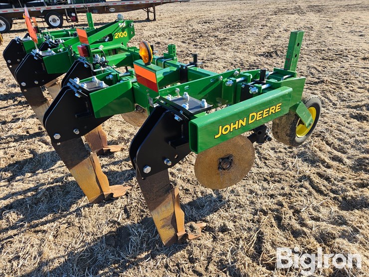 2016-john-deere-2100-image-12
