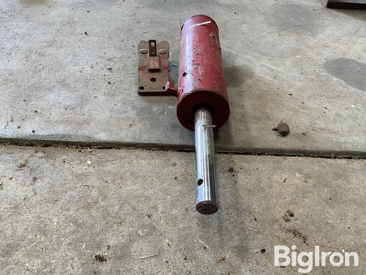 knuse-silage-wagon-cylinder-&-latch-image-6