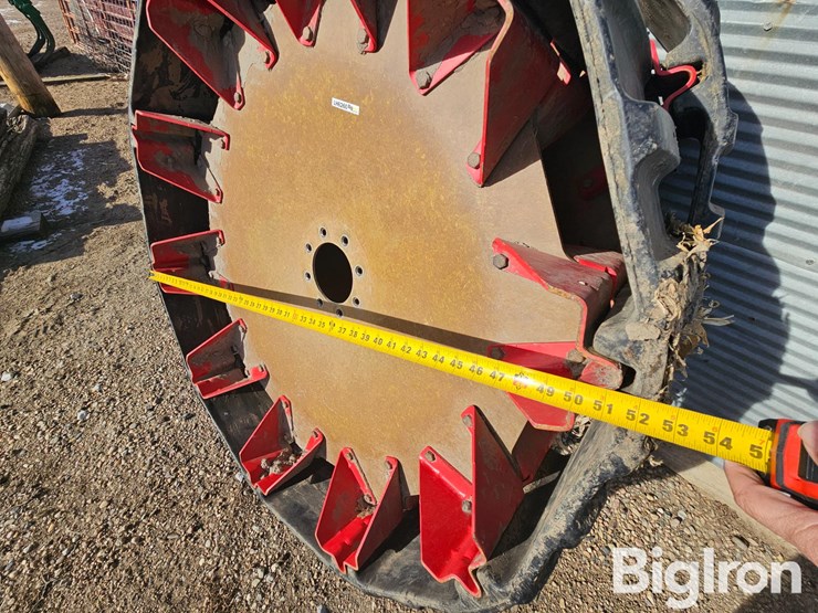 lindsay-nftrax-airless-pivot-tires-image-4