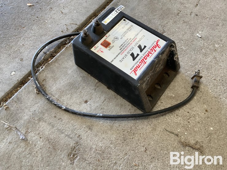 international-77-b-electric-fence-controller-image-7
